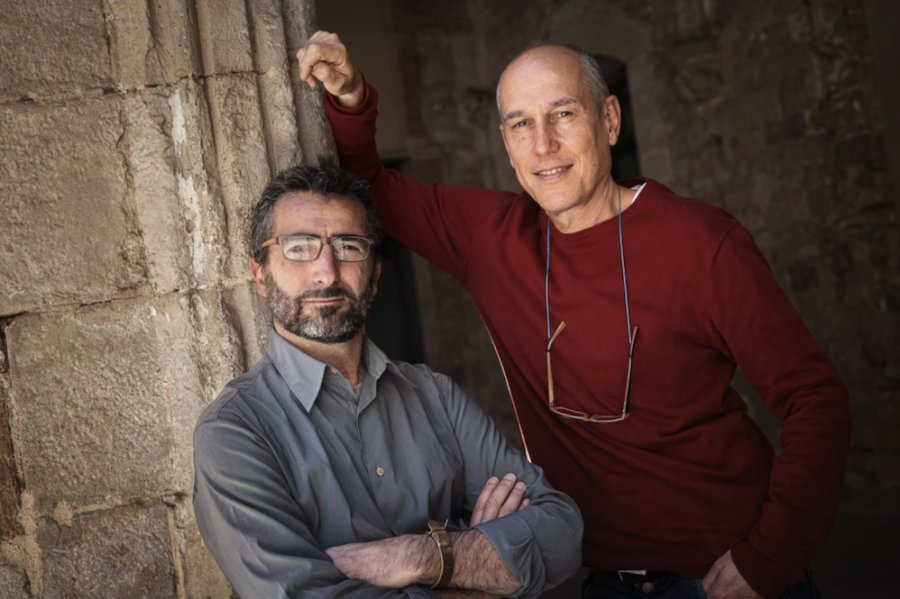 Camilleri, Couto i la multiplicació de les llengües