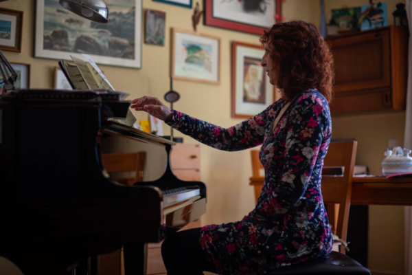 Ens endinsem en un concert en què la pianista Montse Rios toca partitures rescatades de l’oblit. (Fotografies de Jordi Borràs Abelló)